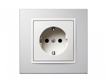 b_7_3_schuko_1510734128-f2836b57650f856ba6d9aaa8c6860168.jpg
